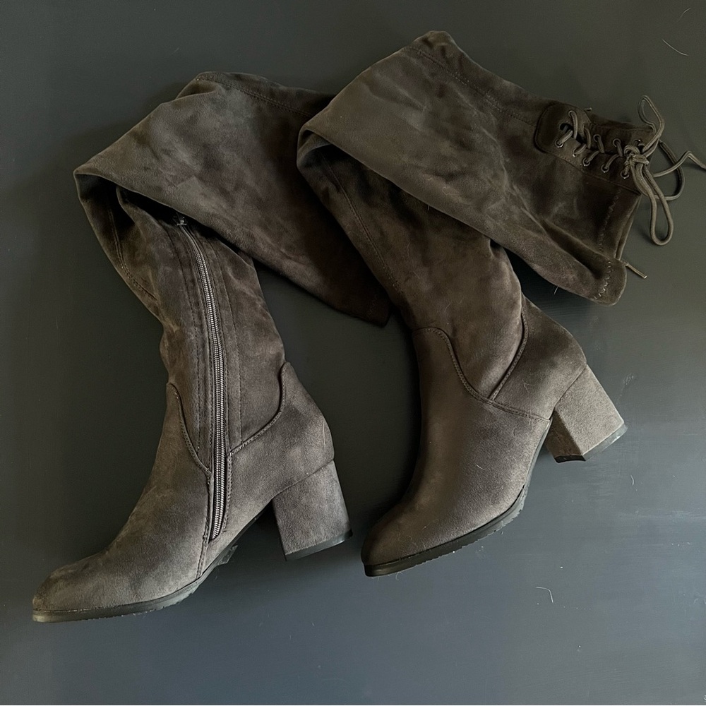 Women Gray Knee-High Boots Size 6.5